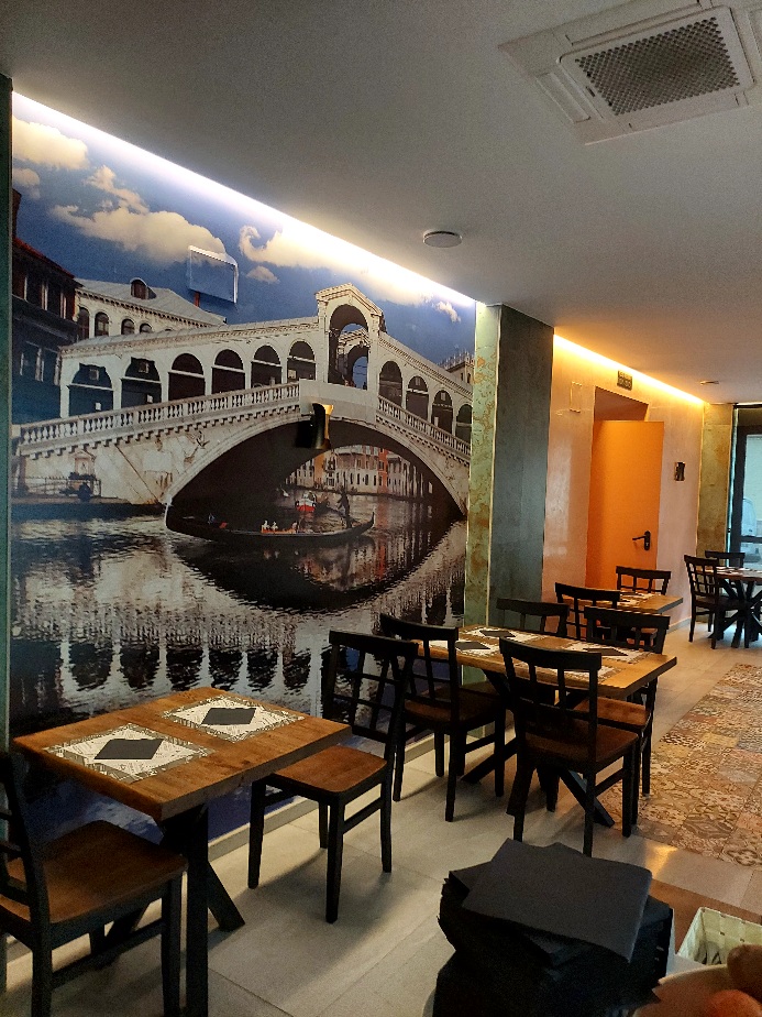 RESERVA EN NUESTROS SALONES PRIVADOS DEL HOTEL(Con menú concertado)