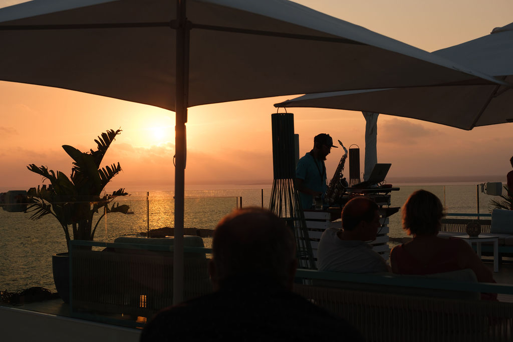 SUNSET SESSIONS